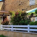 Périgord Noir Les Sauges Rouges 3 étoiles *